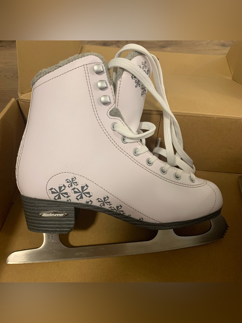 Bladerunner Women's Aurora Figure Skates-Size 7